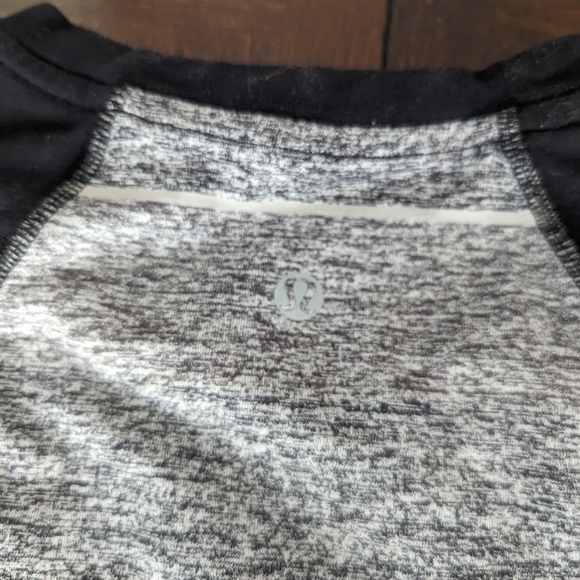 Lululemon Men’s Long Sleeve Velocity medium - Picture 6 of 7